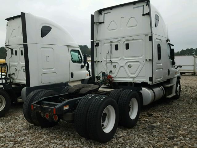 1FUJGLBG8DSBY2273 - 2013 FREIGHTLINER CASCADIA 1 WHITE photo 4