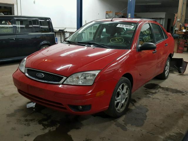 1FAHP34N17W255906 - 2007 FORD FOCUS ZX4 RED photo 2