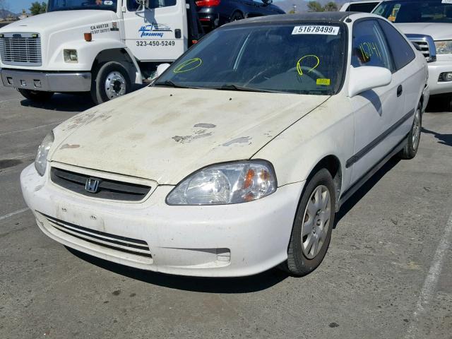 1HGEJ6227XL085420 - 1999 HONDA CIVIC DX WHITE photo 2