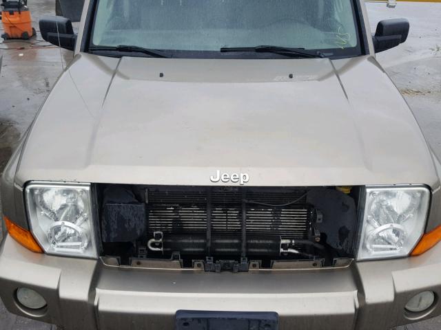 1J8HG48K76C302820 - 2006 JEEP COMMANDER GOLD photo 7