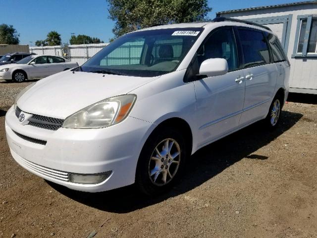 5TDBA22C35S034768 - 2005 TOYOTA SIENNA XLE WHITE photo 2