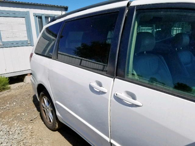 5TDBA22C35S034768 - 2005 TOYOTA SIENNA XLE WHITE photo 9