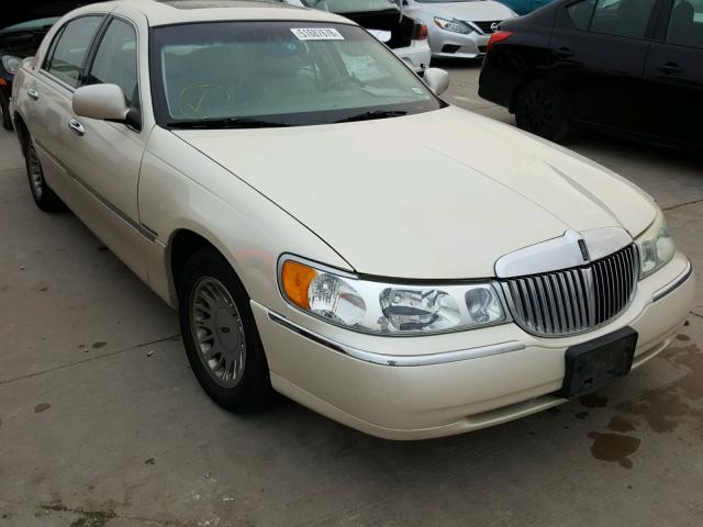 1LNHM83W62Y618123 - 2002 LINCOLN TOWN CAR C TAN photo 1