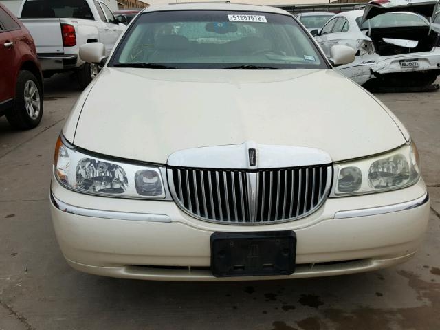 1LNHM83W62Y618123 - 2002 LINCOLN TOWN CAR C TAN photo 9