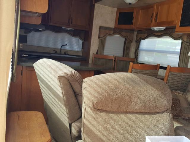 4YDF29526A4731218 - 2010 KEYSTONE MONTANA WHITE photo 8