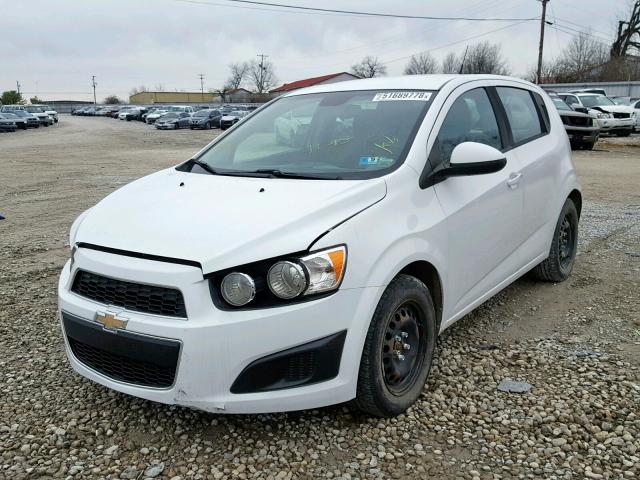 1G1JA6SH6D4119539 - 2013 CHEVROLET SONIC LS 白色 照片 2