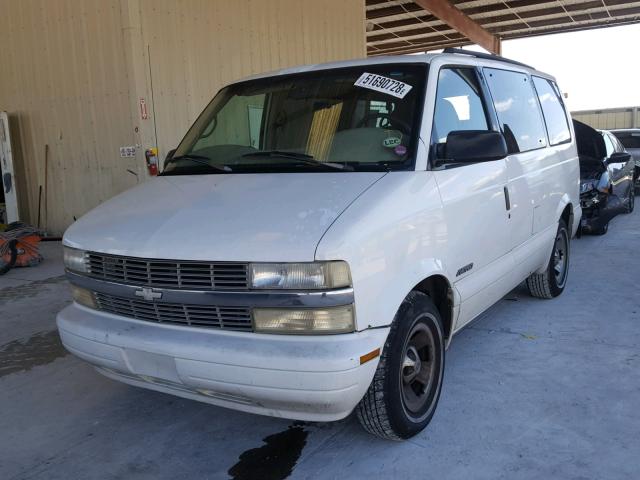 1GNDM19W5YB174849 - 2000 CHEVROLET ASTRO WHITE photo 2