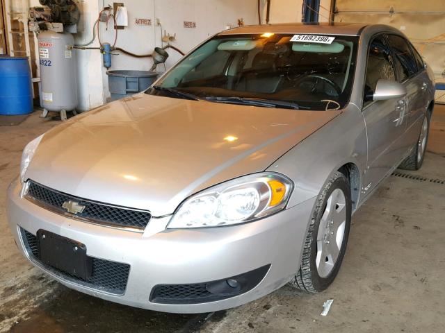 2G1WD58CX79185239 - 2007 CHEVROLET IMPALA SUP 银色 照片 2