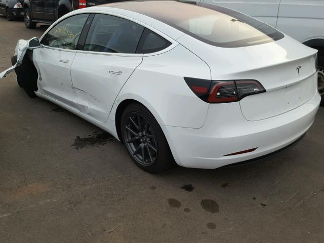 5YJ3E1EA6JF027289 - 2018 TESLA MODEL 3 WHITE photo 3