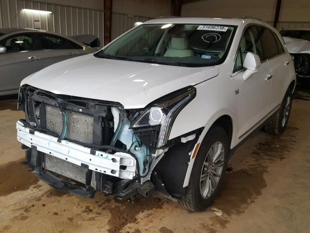 1GYKNBRS6HZ290885 - 2017 CADILLAC XT5 LUXURY WHITE photo 2