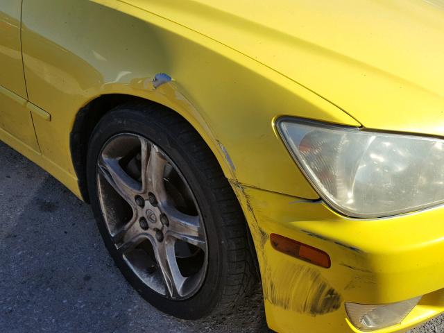 JTHBD192X20056973 - 2002 LEXUS IS 300 YELLOW photo 9