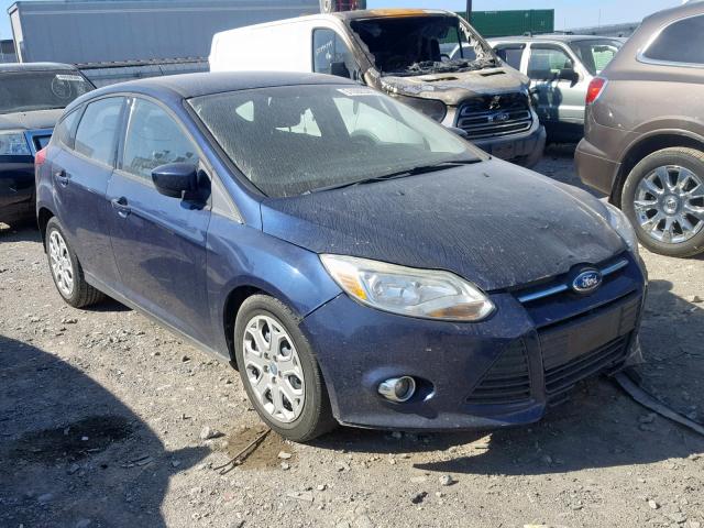 1FAHP3K25CL135899 - 2012 FORD FOCUS SE BLUE photo 1