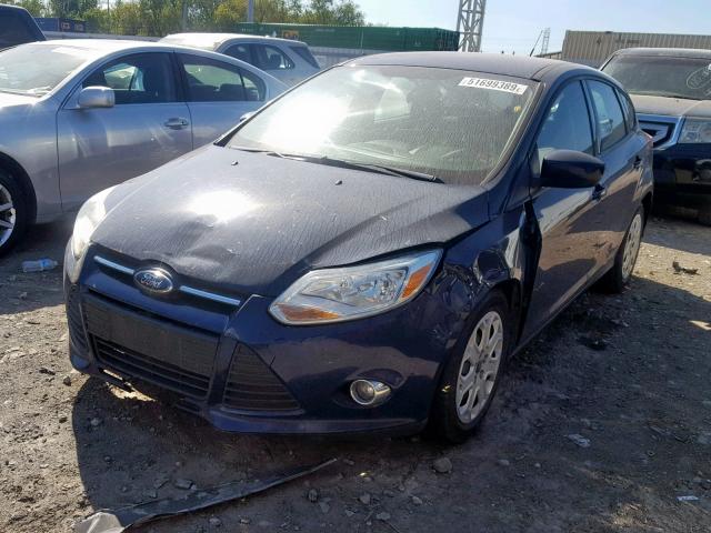 1FAHP3K25CL135899 - 2012 FORD FOCUS SE BLUE photo 2