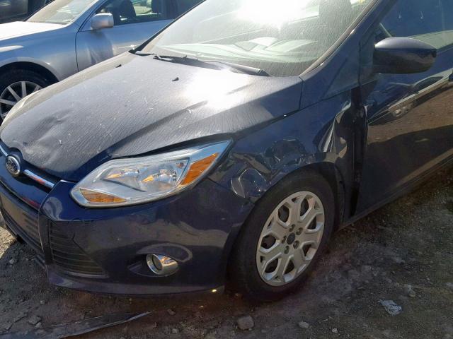 1FAHP3K25CL135899 - 2012 FORD FOCUS SE BLUE photo 9