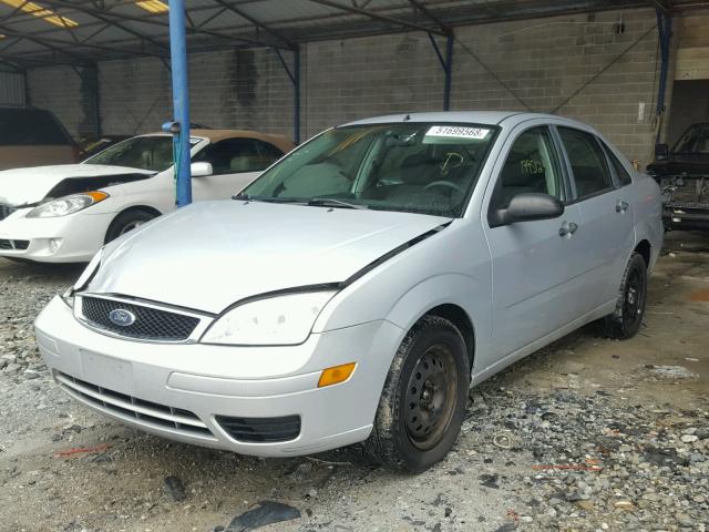 1FAFP34N47W112701 - 2007 FORD FOCUS ZX4 SILVER photo 2