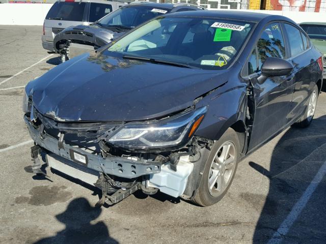 1G1BE5SM8H7254381 - 2017 CHEVROLET CRUZE LT GRAY photo 2