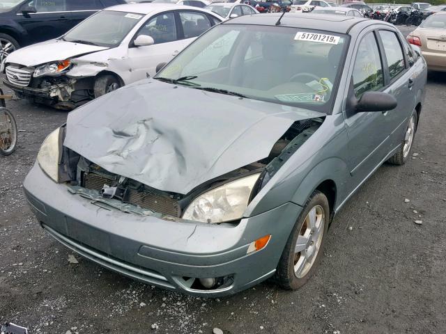 1FAFP34N25W276252 - 2005 FORD FOCUS ZX4 GREEN photo 2