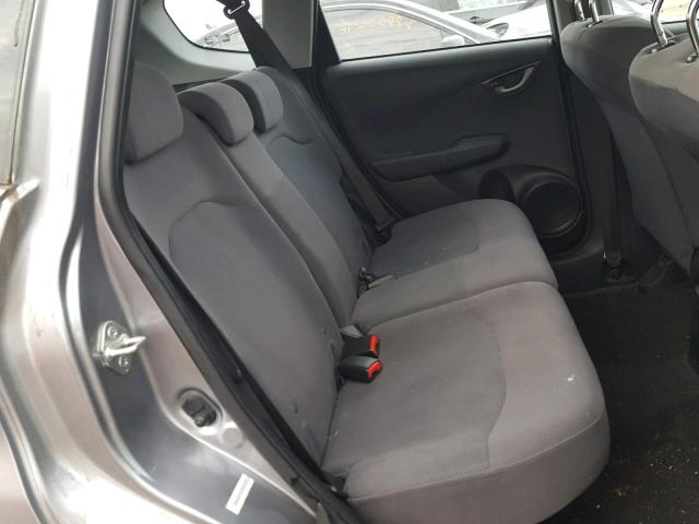 JHMGE87219C001965 - 2009 HONDA FIT GRAY photo 6