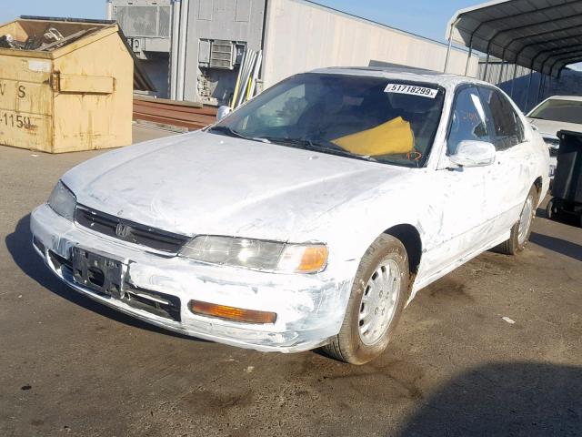 1HGCD5668VA181426 - 1997 HONDA ACCORD EX WHITE photo 2