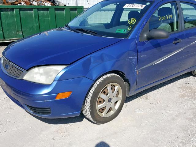 1FAFP34N55W147910 - 2005 FORD FOCUS ZX4 BLUE photo 9