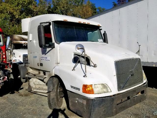 4V4ND1RH4YN788079 - 2000 VOLVO VN WHITE photo 1