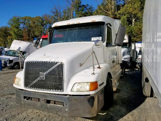 4V4ND1RH4YN788079 - 2000 VOLVO VN WHITE photo 2