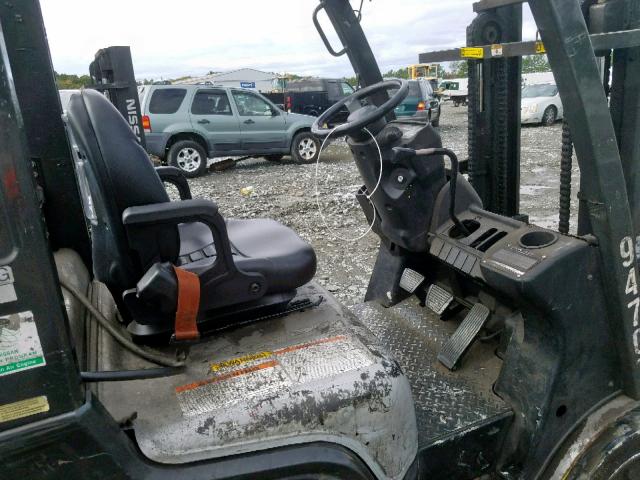 CP1F29P6181 - 2010 NISSAN FORKLIFT SILVER photo 5