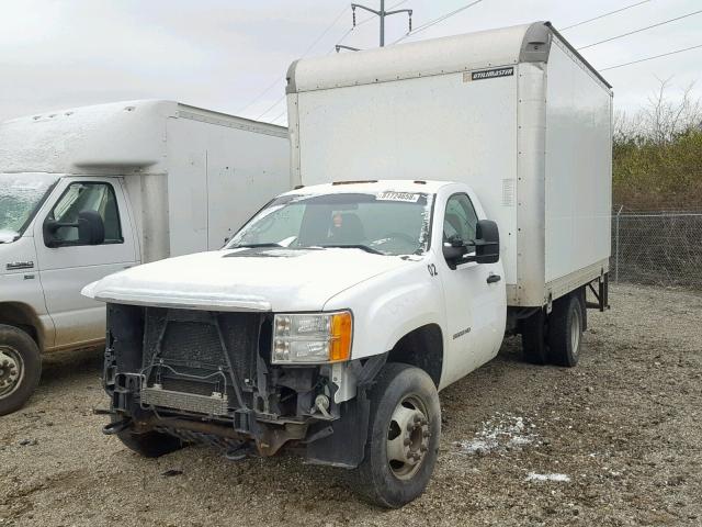 1GD312CG7EF144160 - 2014 GMC SIERRA C35 WHITE photo 2