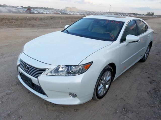 JTHBW1GG3D2031266 - 2013 LEXUS ES 300H WHITE photo 2