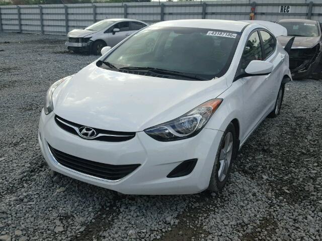 5NPDH4AE9DH430033 - 2013 HYUNDAI ELANTRA GL WHITE photo 2