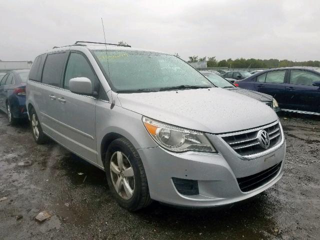 2V4RW3DG5BR669992 - 2011 VOLKSWAGEN ROUTAN SE SILVER photo 1