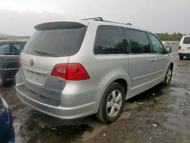 2V4RW3DG5BR669992 - 2011 VOLKSWAGEN ROUTAN SE SILVER photo 4