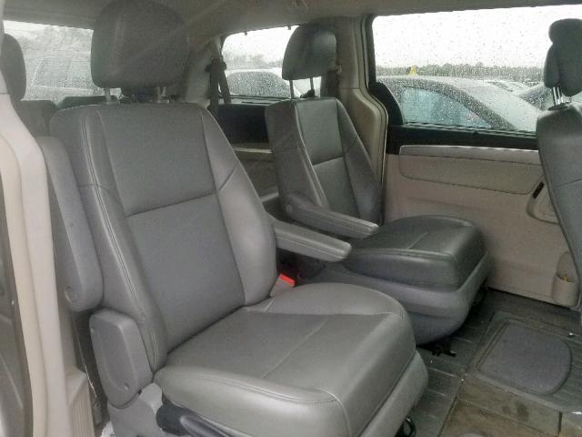 2V4RW3DG5BR669992 - 2011 VOLKSWAGEN ROUTAN SE SILVER photo 6