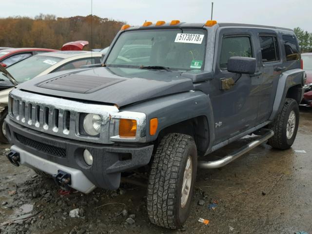 5GTEN13EX88103923 - 2008 HUMMER H3 GRAY photo 2