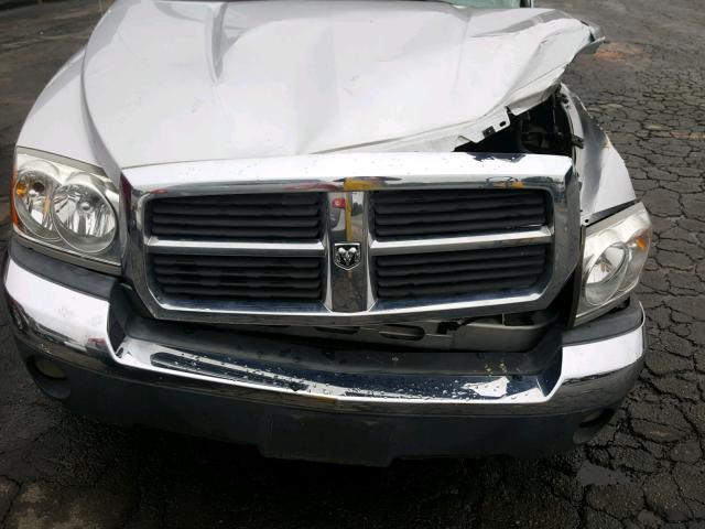 1D7HE48N45S314313 - 2005 DODGE DAKOTA QUA SILVER photo 7