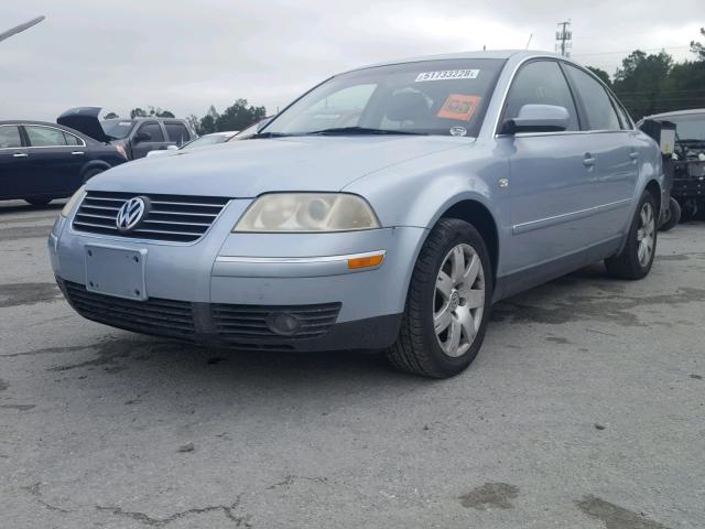 WVWRH63B52P226240 - 2002 VOLKSWAGEN PASSAT GLX BLUE photo 2