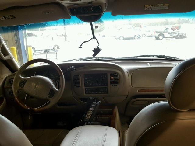 5LMRU27AXYLJ00647 - 2000 LINCOLN NAVIGATOR 棕色 照片 9