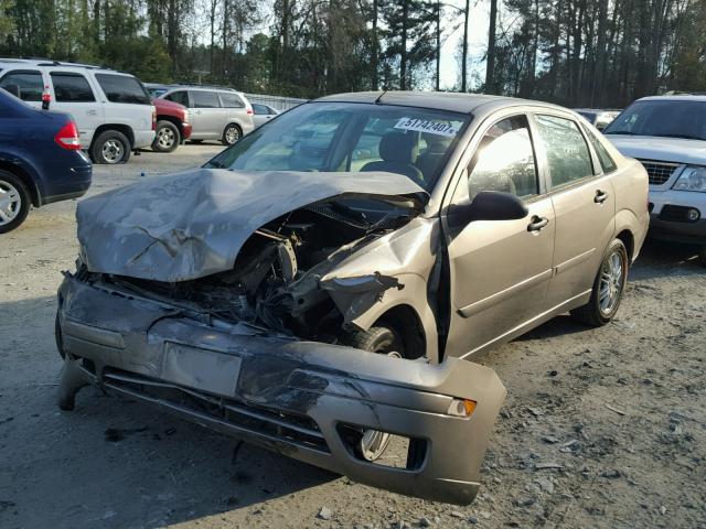 1FAFP34N95W251252 - 2005 FORD FOCUS ZX4 BEIGE photo 2