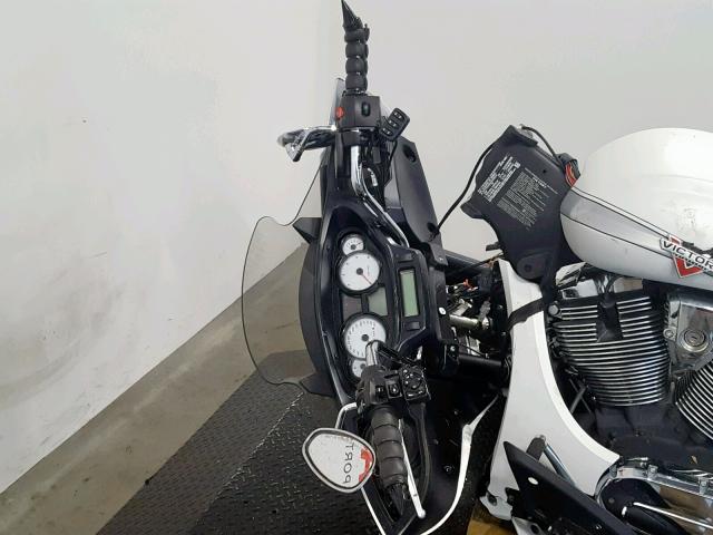 5VPYW36N8G3055943 - 2016 VICTORY MOTORCYCLES MAGNUM WHITE photo 8