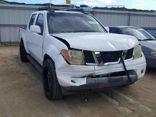 1N6AD07U05C436934 - 2005 NISSAN FRONTIER C WHITE photo 1