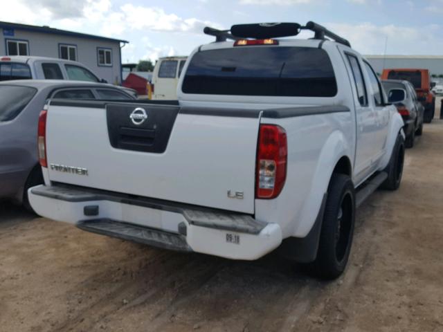 1N6AD07U05C436934 - 2005 NISSAN FRONTIER C WHITE photo 4