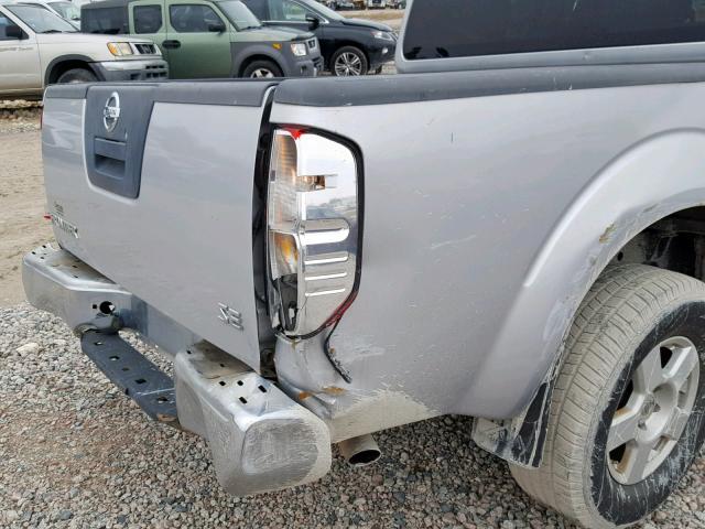 1N6AD07U06C467389 - 2006 NISSAN FRONTIER C GRAY photo 9