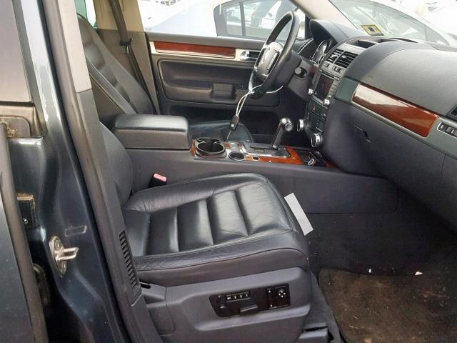 WVGZM77L66D023817 - 2006 VOLKSWAGEN TOUAREG 4. GRAY photo 5