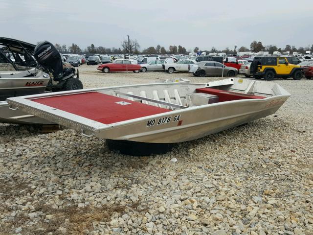 CJT54301G718 - 2018 BLAZ BOAT SILVER photo 2