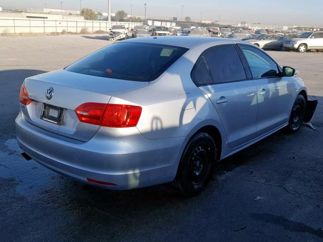3VW2K7AJ4EM325111 - 2014 VOLKSWAGEN JETTA BASE 银色 照片 4