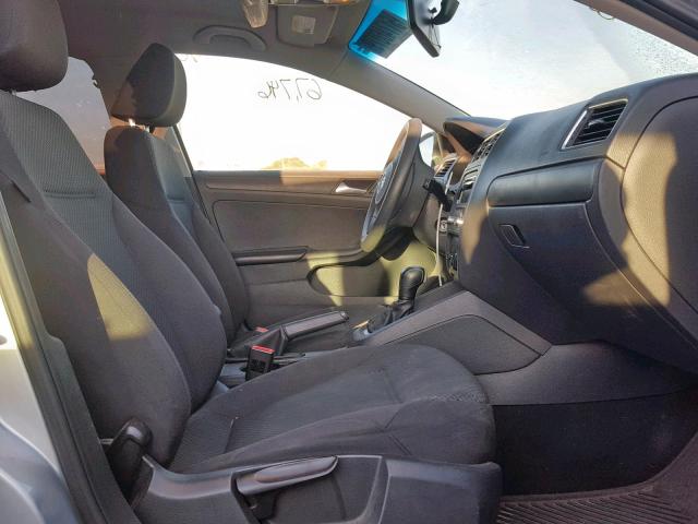 3VW2K7AJ4EM325111 - 2014 VOLKSWAGEN JETTA BASE 银色 照片 5