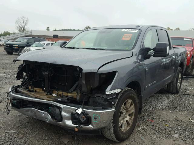 1N6AA1E54JN514236 - 2018 NISSAN TITAN SV SILVER photo 2