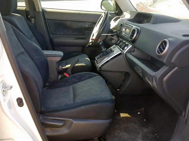 JTLZE4FE7B1122715 - 2011 TOYOTA SCION XB Weiß Foto 5