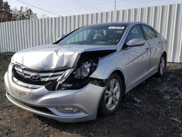 5NPEC4AC7DH580028 - 2013 HYUNDAI SONATA SE SILVER photo 2