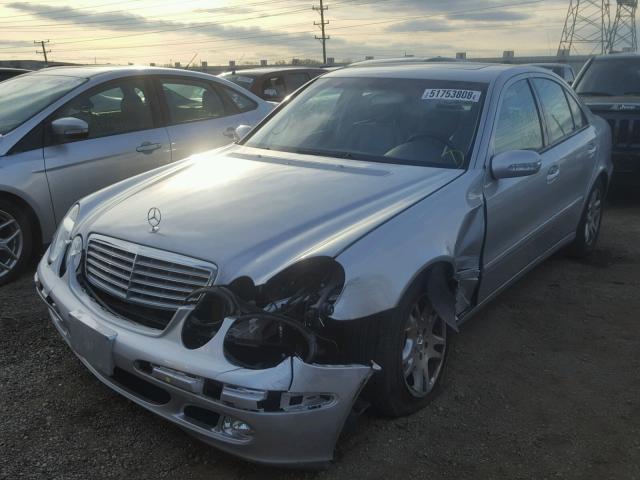 WDBUF65J04A436527 - 2004 MERCEDES-BENZ E 320 GRAY photo 2